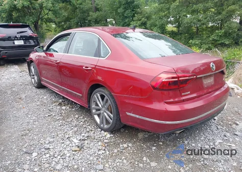 2017 Volkswagen Passat 1.8T R-Line z USA, uszkodzony, nr VIN 1VWDT7A38HC057399